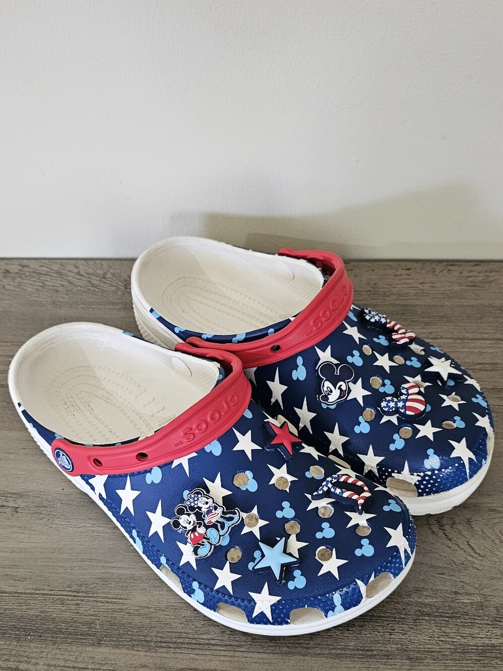 CROCS Disney American Red Blue Star Mickey Clogs with Red Strap Men 8 Women 10